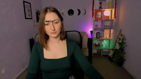 Snapshot of miki_nikki chatting on April 2026 06:00:02 AM Miki online show from April 2026 06:00:02 AM