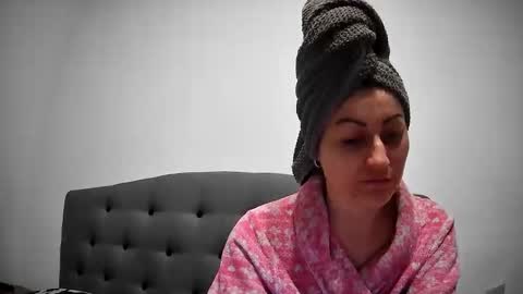 Mikyloveu online show from March 2026 04:56:02 PM