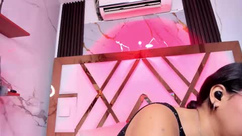 Camila online show from November 2025 07:35:02 PM