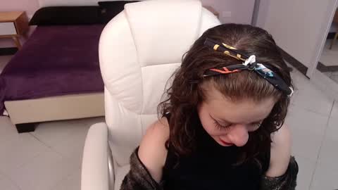 Snapshot of mila_gh1 chatting on January 2025 08:11:02 PM Mila online show from January 2025 08:11:02 PM