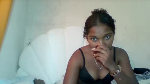 Snapshot of mila_lunah chatting on May 2026 06:11:01 AM mila_lunah online show from May 2026 06:11:01 AM
