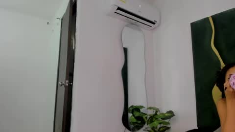 Snapshot of mila_petiteasm chatting on June 2026 12:20:01 PM mila_petiteasm online show from June 2026 12:20:01 PM