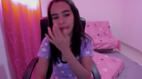 Snapshot of mila_rouge06 chatting on February 2026 01:55:01 PM Mila online show from February 2026 01:55:01 PM