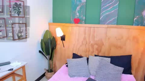 Mila and samy online show from October 2025 12:02:02 PM