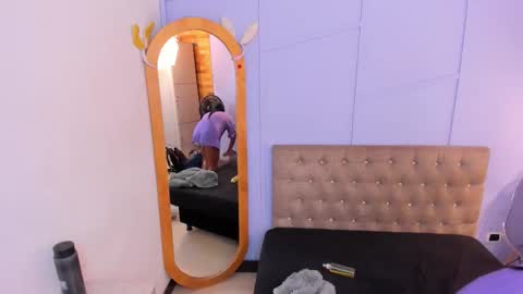 Mila and samy online show from November 2025 11:47:02 AM