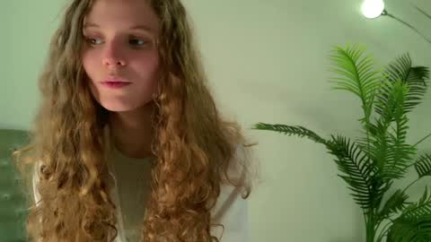 Snapshot of mila_stain chatting on May 2026 06:52:01 AM Mila online show from May 2026 06:52:01 AM