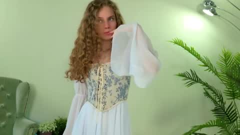 Snapshot of mila_stain chatting on May 2026 05:24:01 AM Mila online show from May 2026 05:24:01 AM