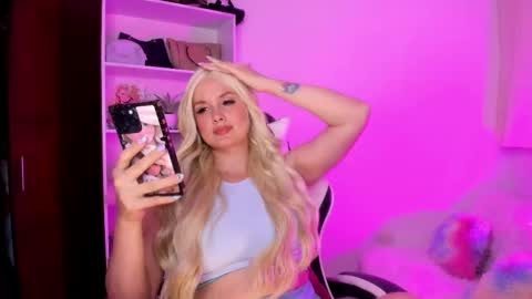 Snapshot of mila_violet chatting on November 2025 02:44:01 AM Mila online show from November 2025 02:44:01 AM