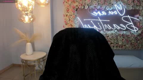 Mila online show from December 2025 04:28:02 AM