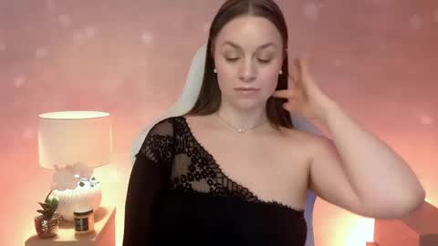 Mila Fleur online show from April 2026 02:07:01 PM