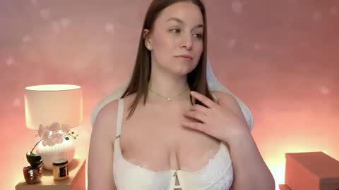 Mila Fleur online show from April 2026 02:12:01 PM