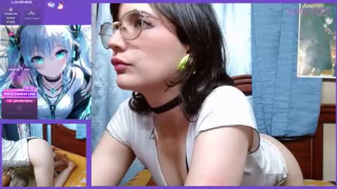 Snapshot of milalunala chatting on February 2025 05:09:01 AM Mila-Lunala online show from February 2025 05:09:01 AM