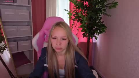 Snapshot of milana_r0se chatting on July 2026 09:02:02 AM Milana online show from July 2026 09:02:02 AM