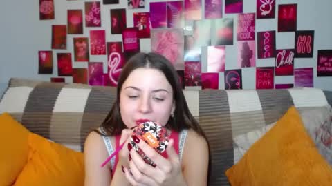 Snapshot of milanaroz chatting on February 2025 09:26:02 AM milanaroz online show from February 2025 09:26:02 AM