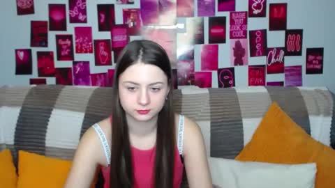 Snapshot of milanaroz chatting on March 2025 05:42:01 AM milanaroz online show from March 2025 05:42:01 AM
