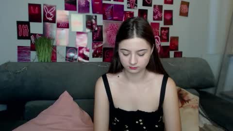 Snapshot of milanaroz chatting on September 2025 05:11:02 AM milanaroz online show from September 2025 05:11:02 AM