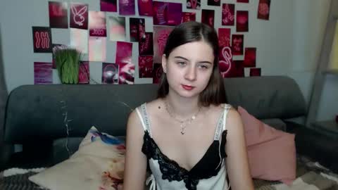 Snapshot of milanaroz chatting on September 2025 05:13:01 AM milanaroz online show from September 2025 05:13:01 AM