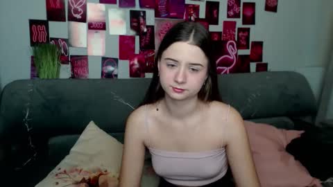 Snapshot of milanaroz chatting on October 2025 04:57:02 AM milanaroz online show from October 2025 04:57:02 AM
