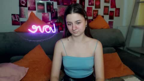 milanaroz online show from November 2025 06:46:01 AM