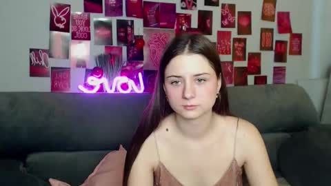 milanaroz online show from November 2025 05:46:01 AM