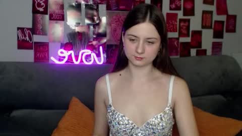 milanaroz online show from November 2025 07:00:02 AM