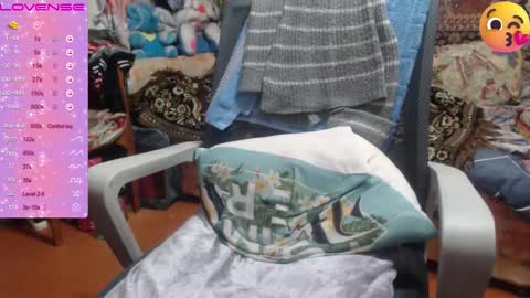 Luna-- link in bio online show from November 2025 04:07:02 PM