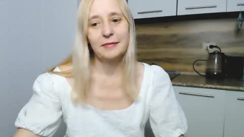 Snapshot of milanav chatting on December 2024 04:19:02 AM Milena online show from December 2024 04:19:02 AM