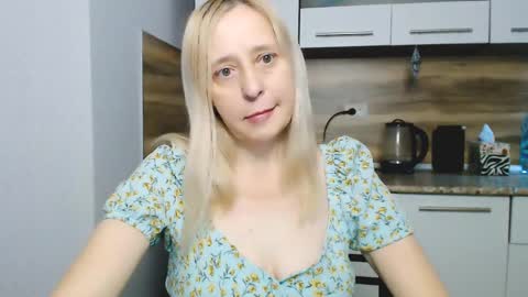 Snapshot of milanav chatting on December 2024 04:36:02 AM Milena online show from December 2024 04:36:02 AM