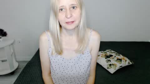 Snapshot of milanav chatting on February 2025 03:48:01 AM Milena online show from February 2025 03:48:01 AM