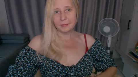 Snapshot of milanav chatting on September 2025 02:59:02 AM Milena online show from September 2025 02:59:02 AM