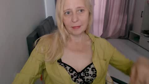Snapshot of milanav chatting on October 2025 06:34:02 AM Milena online show from October 2025 06:34:02 AM