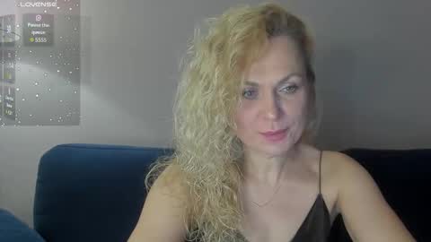 milanna_x online show from November 2025 06:18:02 PM