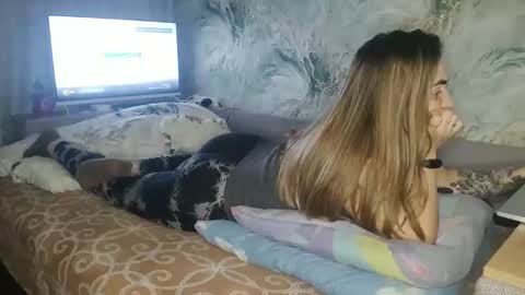 Milannka online show from October 2025 09:01:01 PM