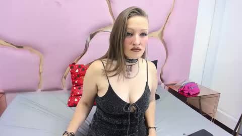 Mila  online show from December 2025 06:21:02 AM