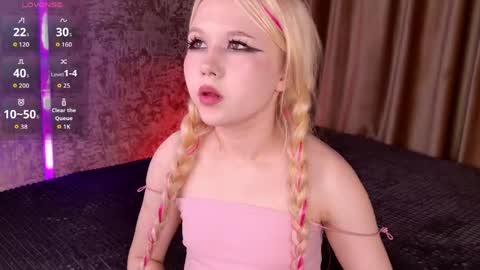 Mia online show from April 2026 06:10:01 PM