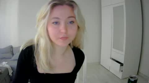 Snapshot of milena391630 chatting on June 2026 10:02:02 AM Milena new nonude shy blonde natural online show from June 2026 10:02:02 AM