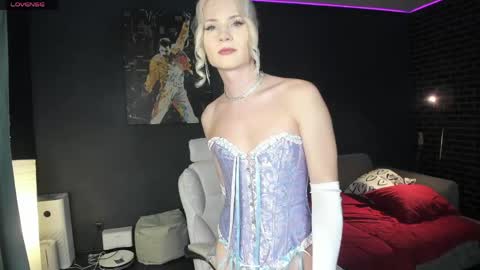 Milena online show from April 2026 12:28:01 AM
