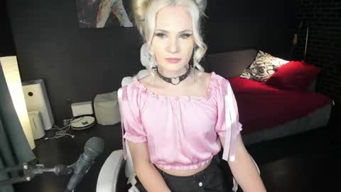 Milena online show from April 2026 11:42:02 PM