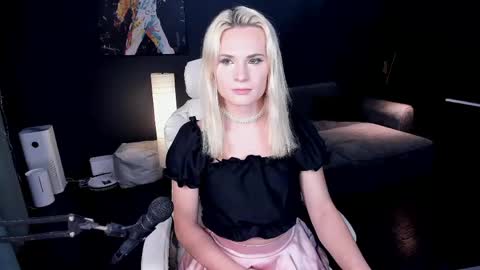 Milena online show from May 2026 10:58:01 PM