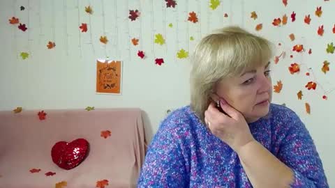 Milena online show from November 2025 06:01:01 AM