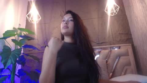 Snapshot of milenka_5 chatting on May 2026 05:43:02 PM Milenka online show from May 2026 05:43:02 PM