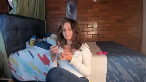 Snapshot of milf_darling chatting on January 2025 12:57:02 AM Victoria online show from January 2025 12:57:02 AM