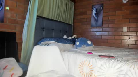 Snapshot of milf_darling chatting on January 2025 01:22:01 AM Victoria online show from January 2025 01:22:01 AM