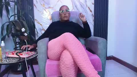 Snapshot of milf_sikiu chatting on April 2026 02:42:02 AM milf sikiu online show from April 2026 02:42:02 AM