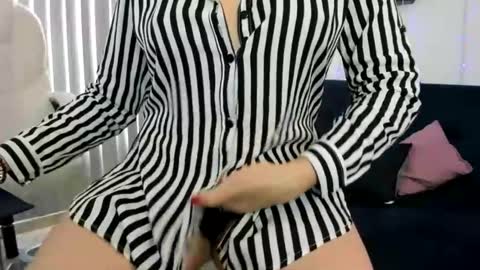 Snapshot of milfashley chatting on January 2025 04:43:02 PM ASHLEY online show from January 2025 04:43:02 PM