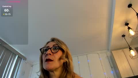 Snapshot of milfashley chatting on January 2025 04:44:01 PM ASHLEY online show from January 2025 04:44:01 PM