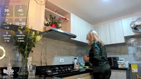 Snapshot of milfashley chatting on January 2025 05:06:01 PM ASHLEY online show from January 2025 05:06:01 PM