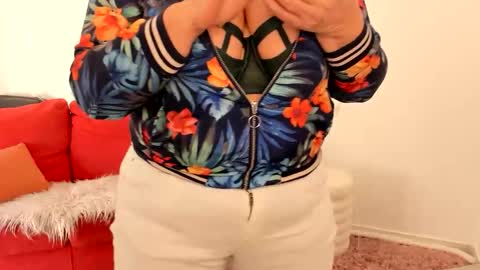 MilfElla online show from January 2026 10:17:01 AM