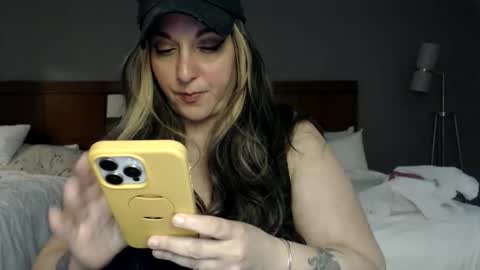 Snapshot of milfmonee chatting on May 2026 01:05:02 PM MILF Monee online show from May 2026 01:05:02 PM