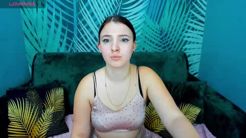 milinafox online show from March 2025 05:51:01 AM